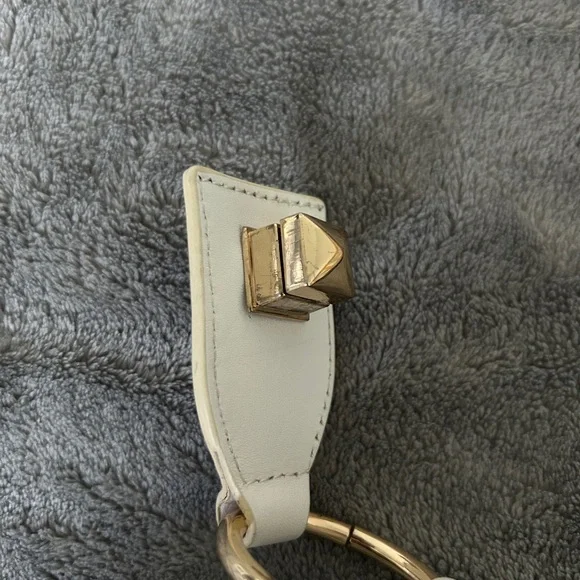 Manc. Lilith in White - Picture 14 of 16